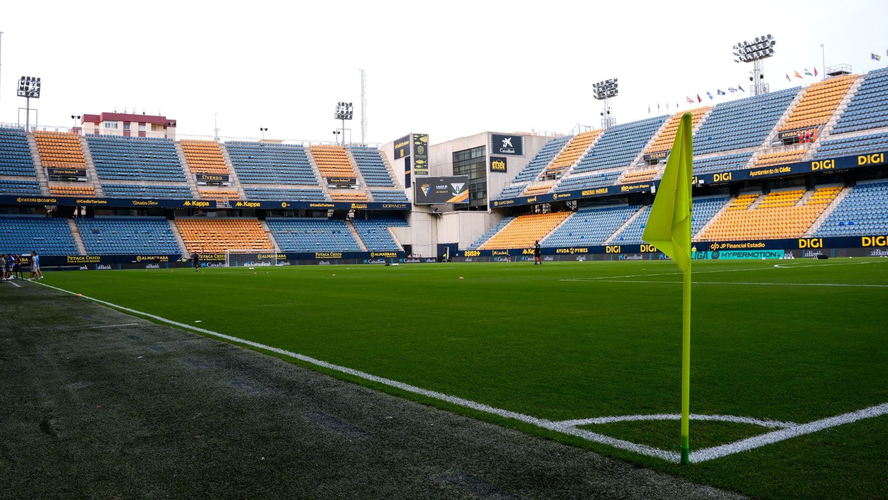 Susto en el Cádiz: cancela el entrenamiento por un paro cardíaco a un miembro del staff