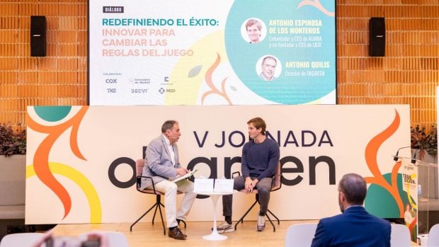 Antonio Quilis, director de OKGREEN (izquierda), y Antonio Espinosa de los Monteros, CEO de Auara y Liux (derecha).