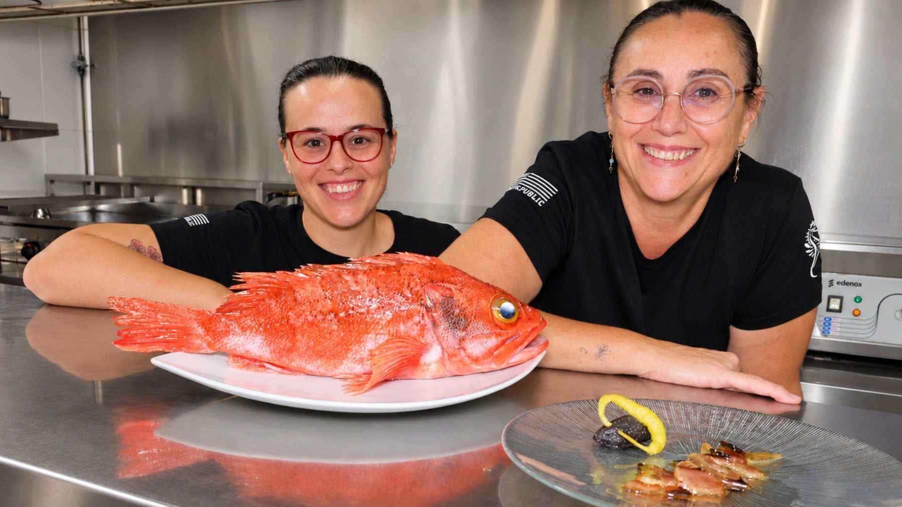 Portada Lourdes Villalobos y Belén Abad Chinchín Puerto. (Foto Nacho Sandoval)