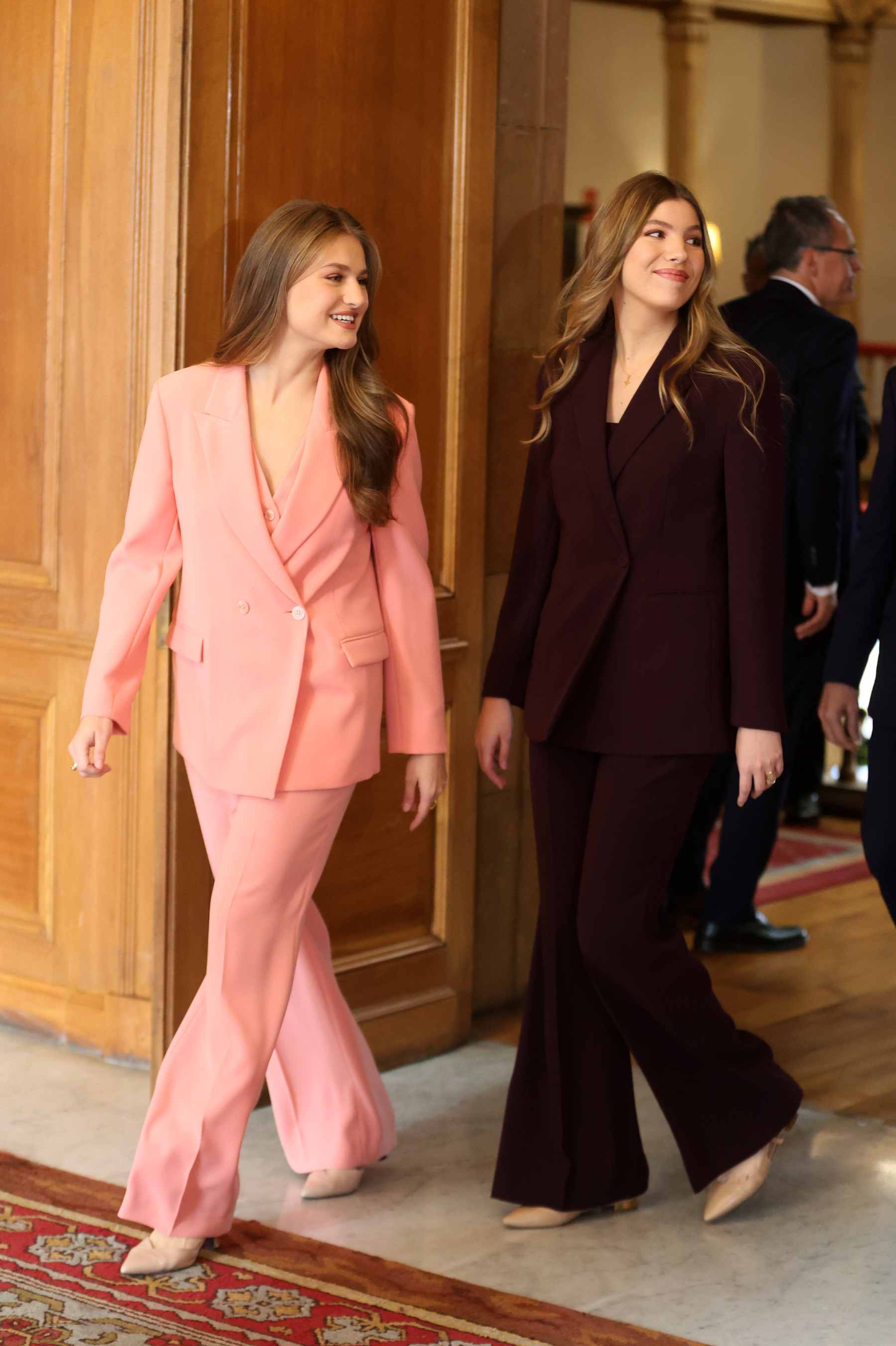 La princesa Leonor y la infanta Sof&iacute;a. en Oviedo. (Foto: Europa Press)