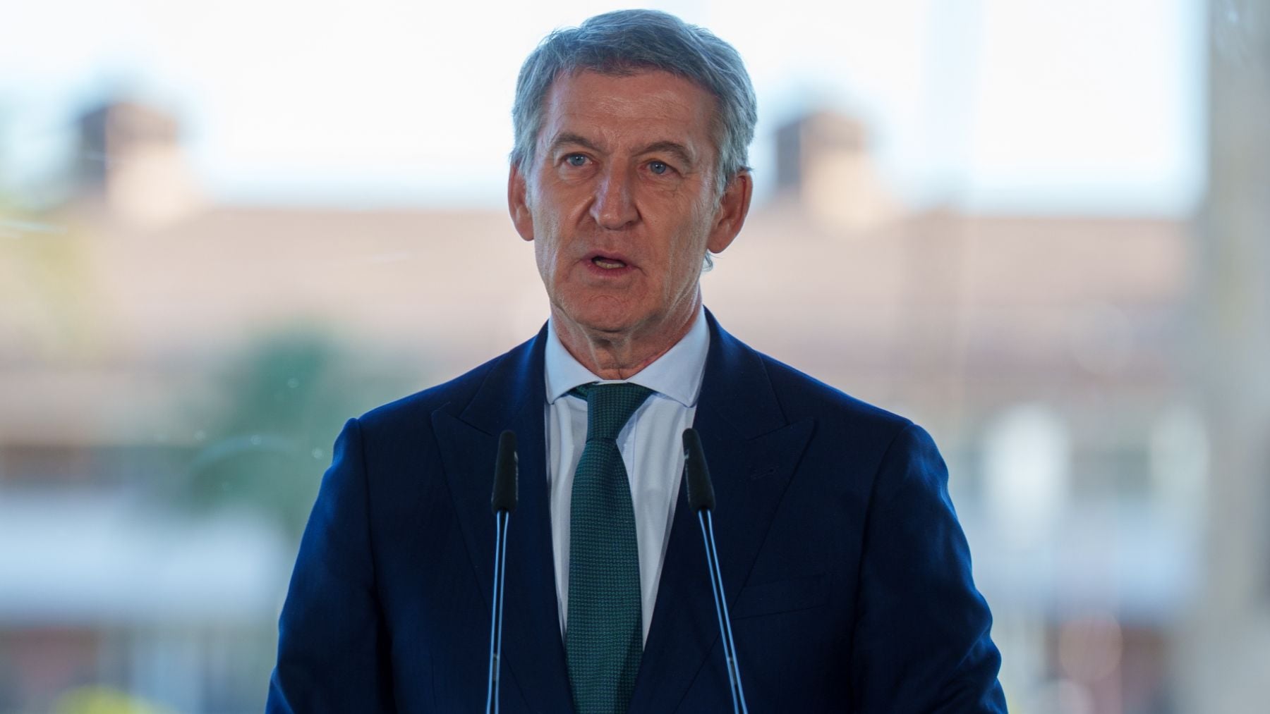 El Gobierno responde con insultos a las palabras de Feijóo sobre feminismo: Pollaviejismo