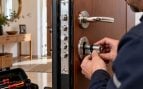 Trucos de seguridad, consejos Policía Nacional, cambiar puerta de casa, puerta y bombín en casa.
