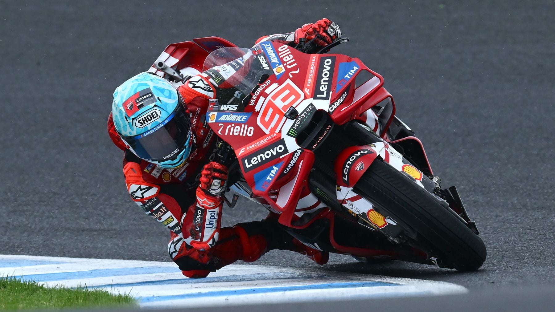 Salvaje pole de Márquez en Australia tras sufrir una caída en agua