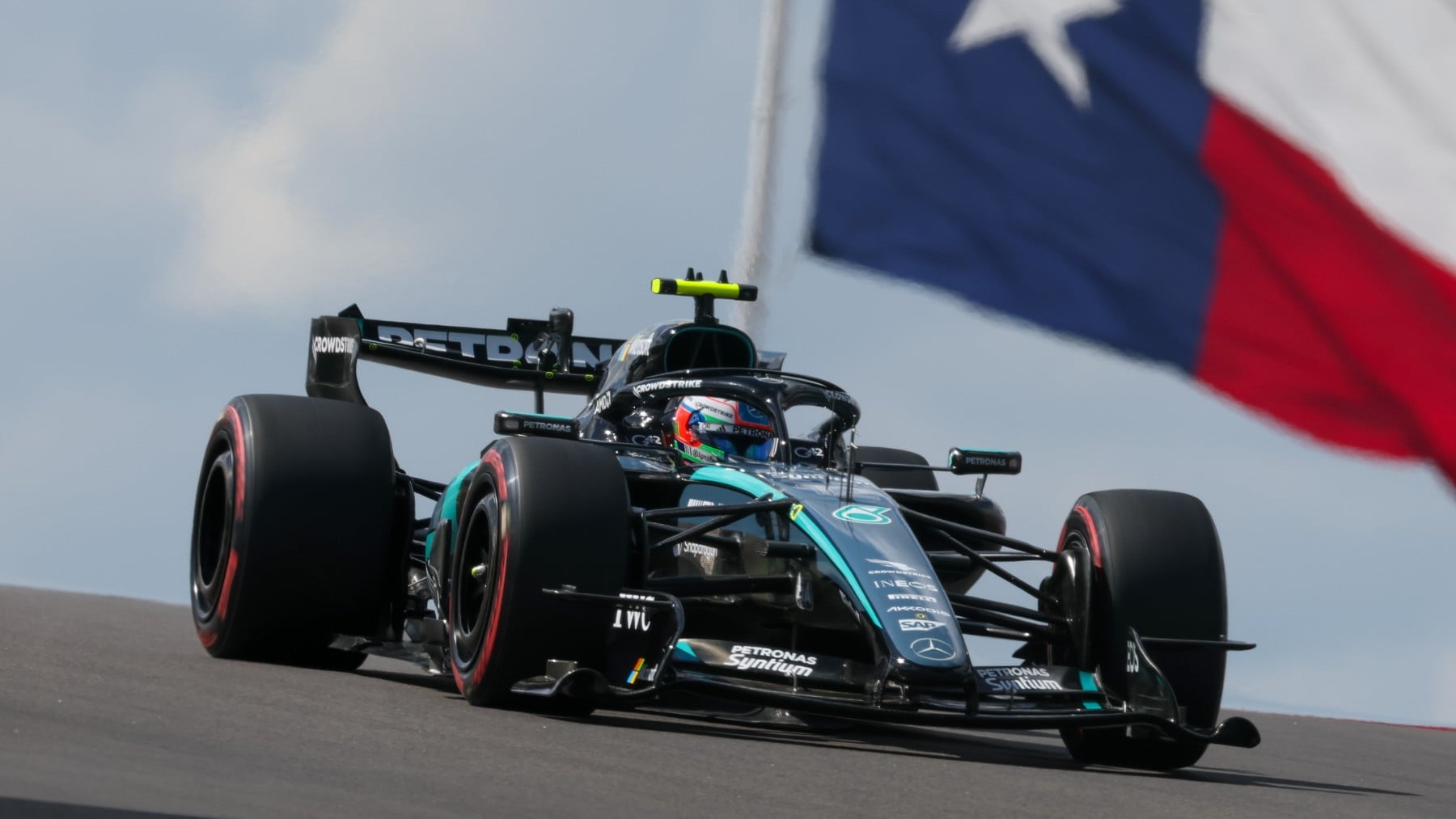 Antonelli acaricia el Mundial con la victoria en Austin: Albon perjudica a Alonso con un y Sainz 18º