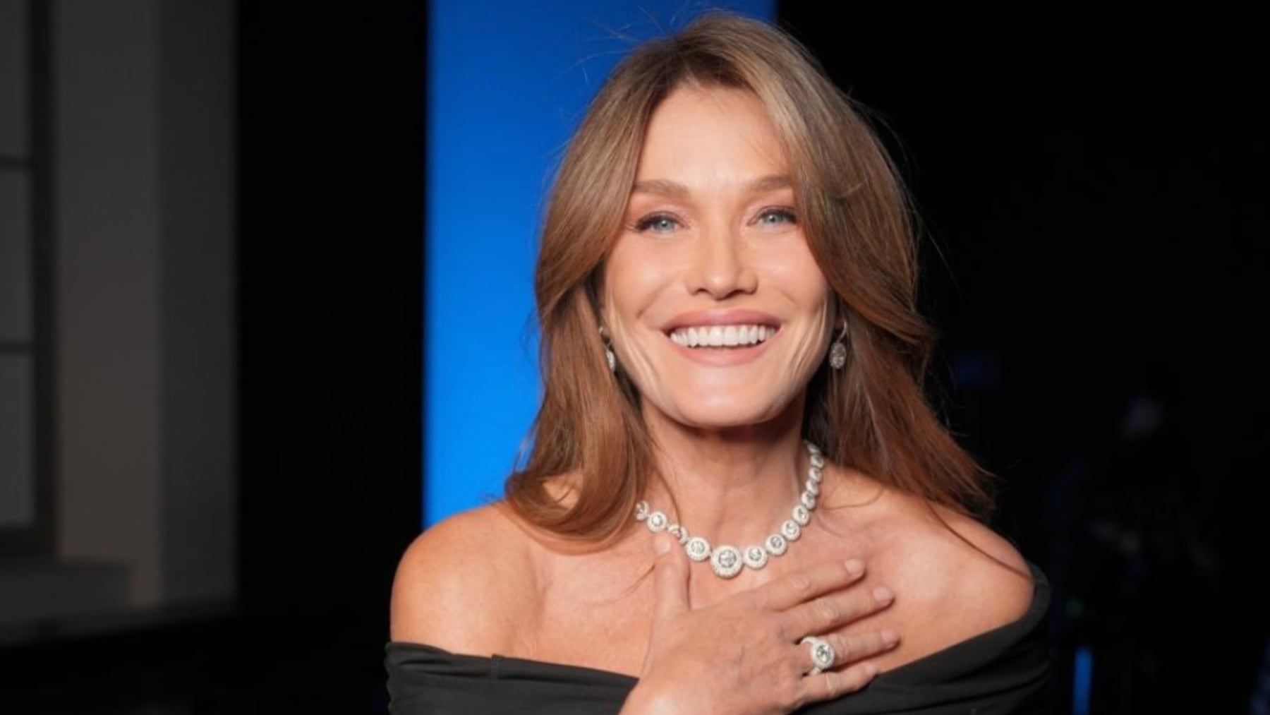 (Foto: @carlabruni)