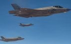 Tres cazas F-35A de la Fuerza Aérea de Estados Unidos en vuelo sobre la zona del Mando Central