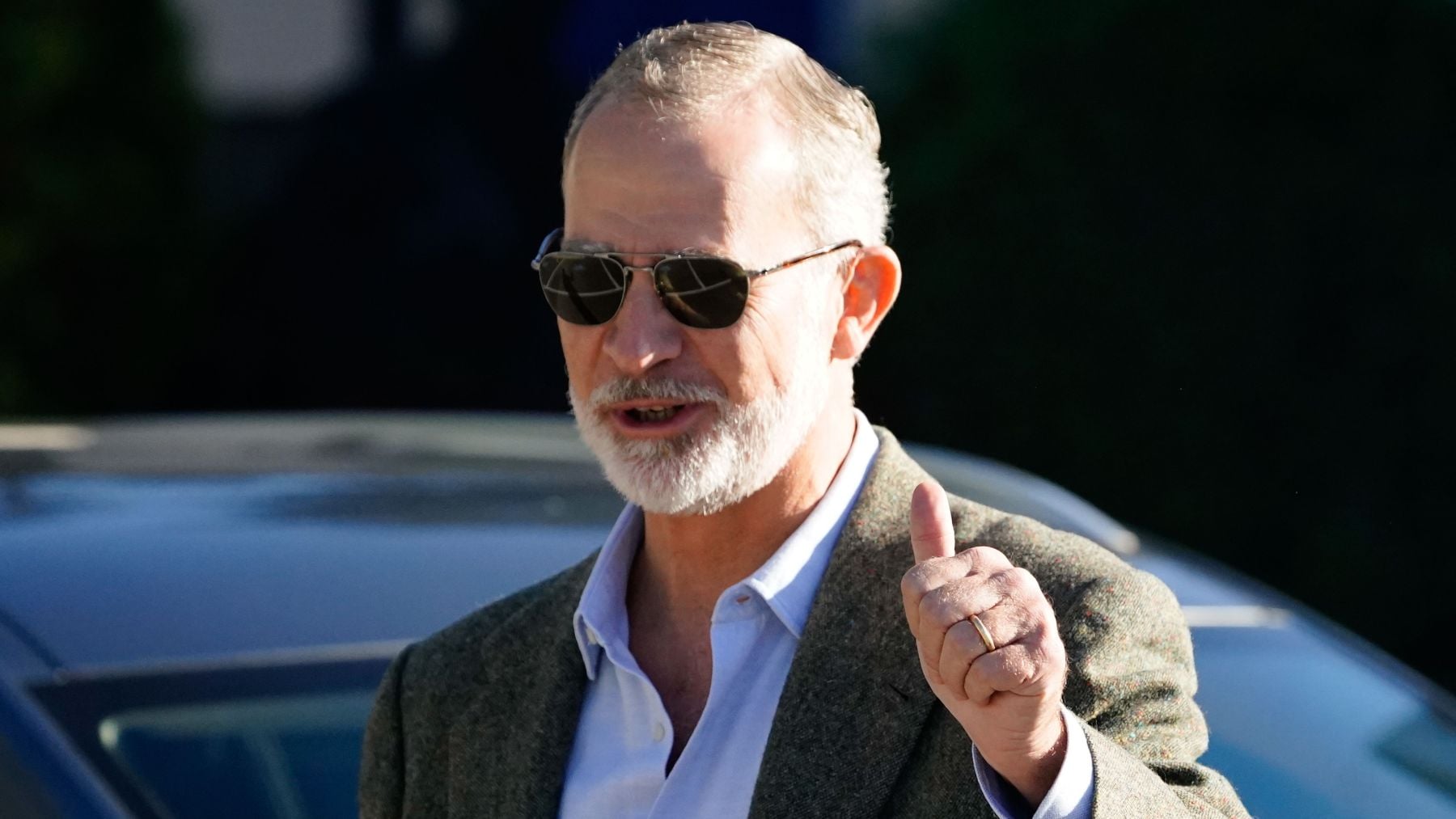 El Rey Felipe VI sale de la clínica tras su operación de cataratas en Oviedo: ¡Muy bien, bien, gracias!
