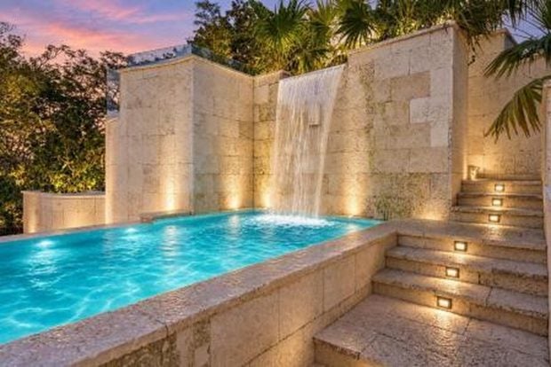 mansión de Juan Gabriel en Florida sale a la venta por 35 millones de euros