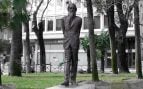 Estatua de Ramón María del Valle-Inclán en el paseo de Recoletos de Madrid, obra de Francisco Toledo Sánchez (1972). Foto: José Luis Medel Grimaldi vía Wikimedia Commons - CC BY-SA 3.0
