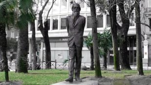 Estatua de Ramón María del Valle-Inclán en el paseo de Recoletos de Madrid, obra de Francisco Toledo Sánchez (1972). Foto: José Luis Medel Grimaldi vía Wikimedia Commons - CC BY-SA 3.0
