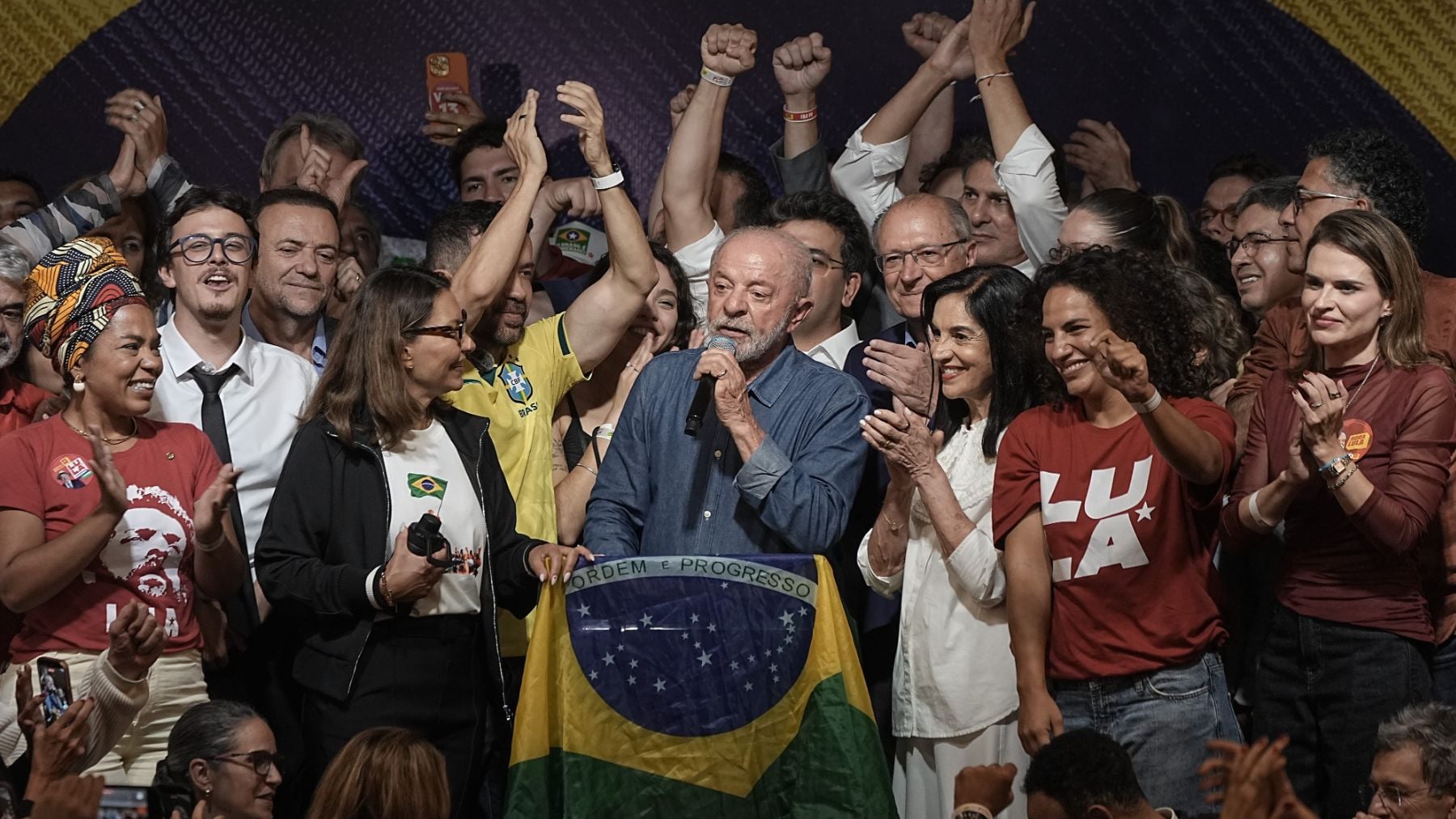 Sánchez celebra la reelección de Lula tras la sospecha de pucherazo y promete que “lo mismo pasará en España” el 29-N