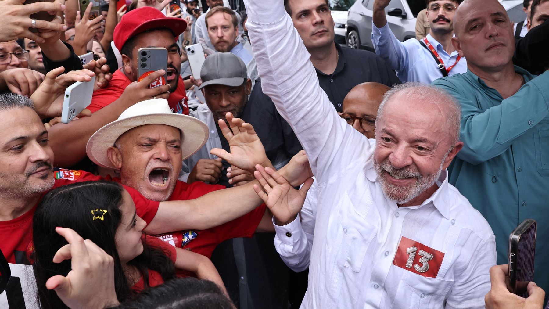 El corrupto Lula es reelegido por la mínima en Brasil tras una polémica prórroga de dos horas en la votación