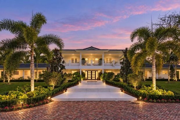 mansión de Juan Gabriel en Florida sale a la venta por 35 millones de euros