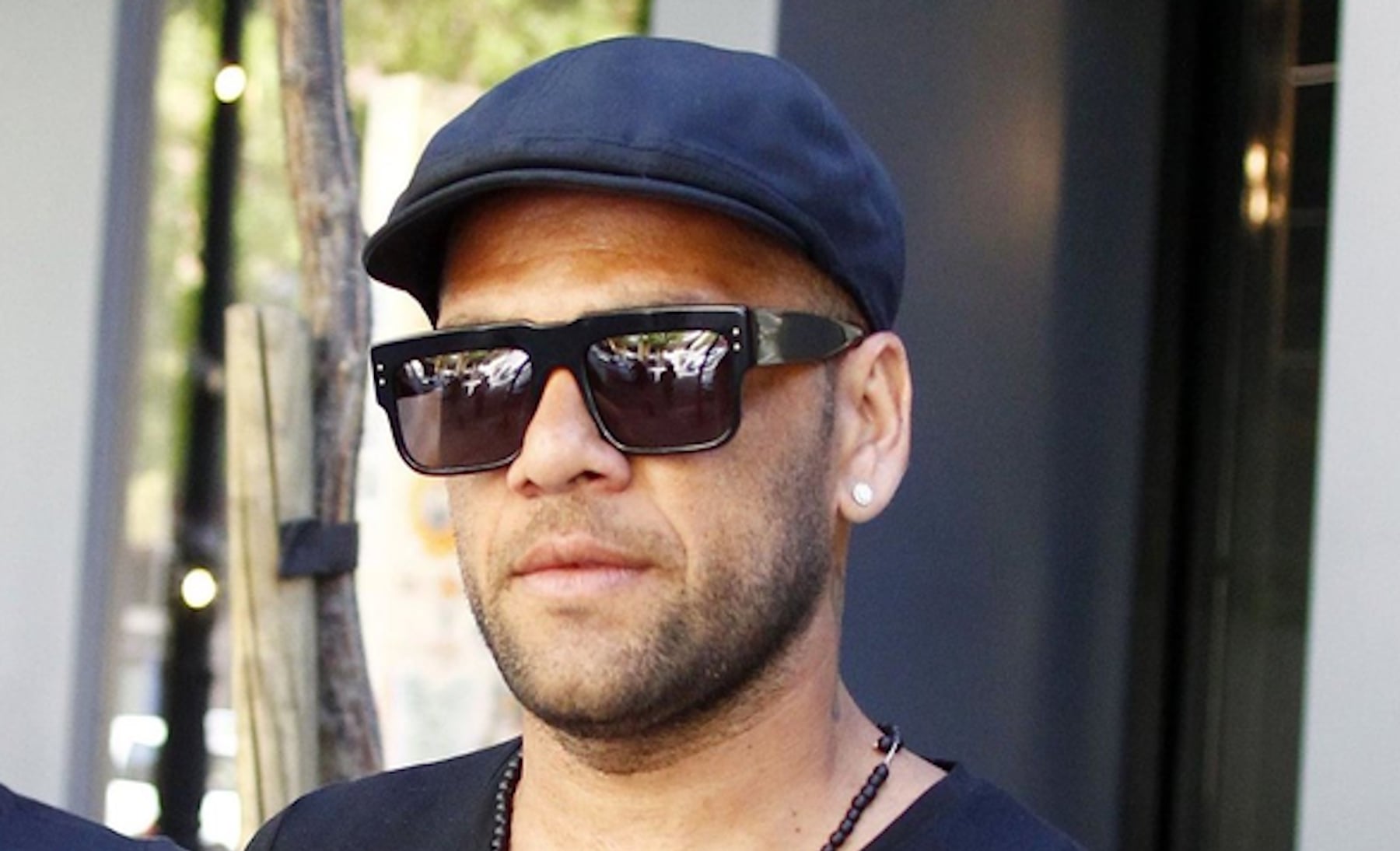 Dani Alves con gafas de sol. (Foto: EP)