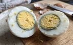 Los cocineros expertos coinciden: si el huevo cocido tiene un borde verdoso en la yema, no es peligroso, en realidad sólo se ha cocinado más tiempo del necesario