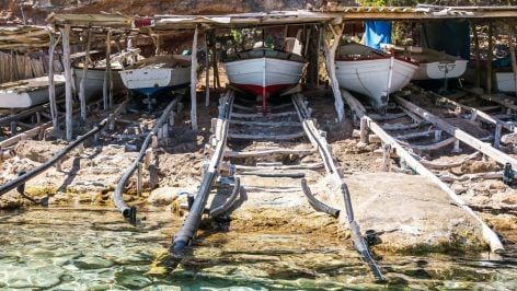 Imagen de un varadero de la costa de Formentera. CAIB.ES