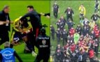Brutal batalla campal entre los jugadores del Galatasaray y el Fenerbahce en el Clásico turco