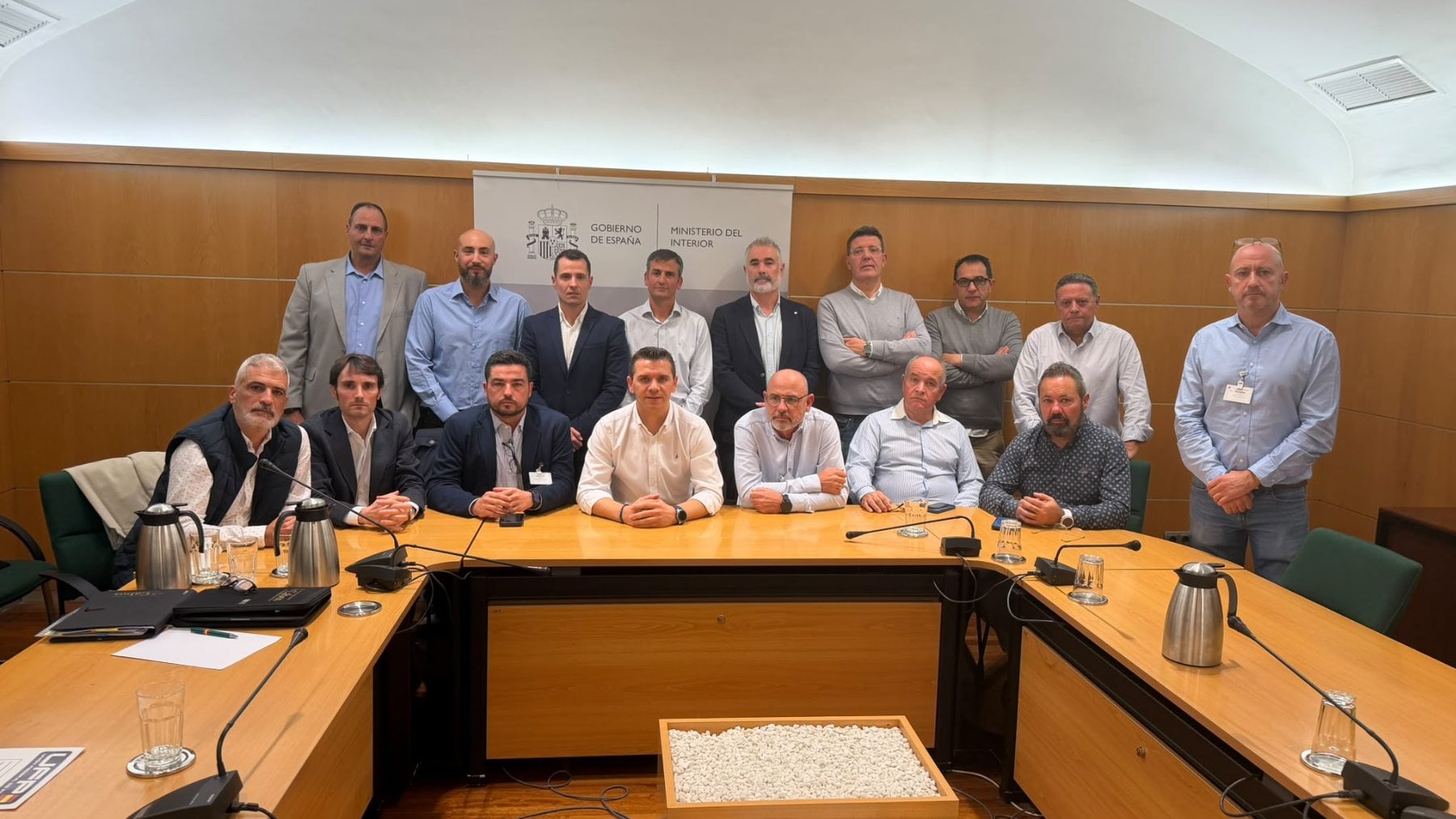 representantes de Jupol, SUP, UFP, AEGC, APC-GC, Jucil, AUGC, ASES-GC e IGC en la sede de la Secretaría de Estado.