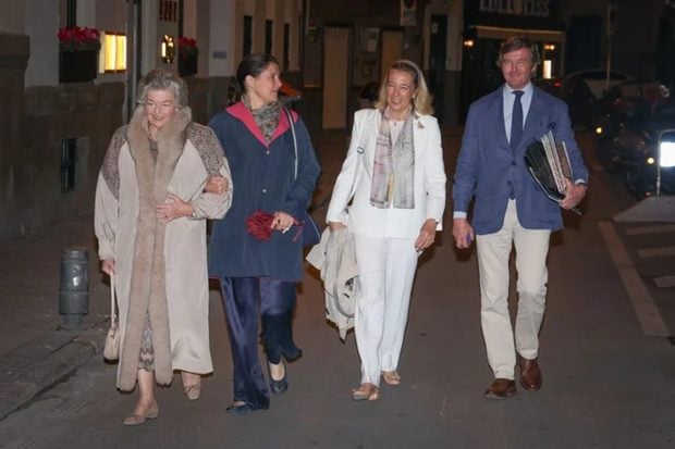 Infanta Elena, Ana de Orleans