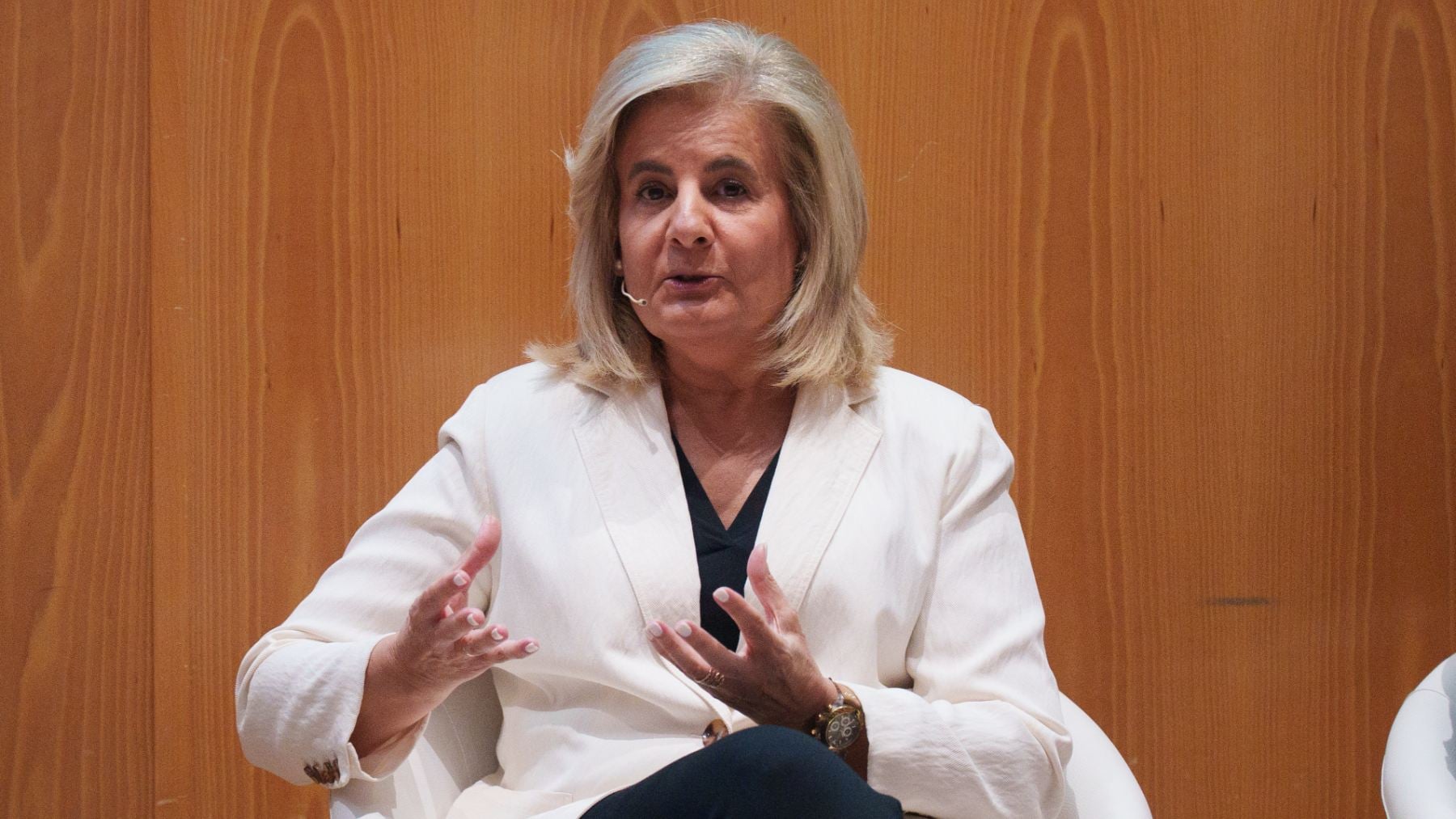 La ex ministra Fátima Báñez, entre los desaparecidos del accidente ferroviario: su familia no puede contactar con ella