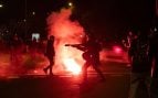 La Policía carga contra los manifestantes que piden la dimisión de Óscar Puente ante el Ministerio de Transportes