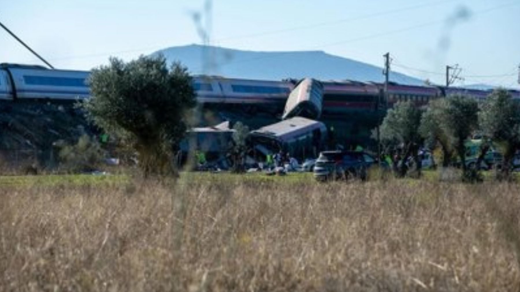 Estos son los teléfonos habilitados para familiares y viajeros afectados por el accidente de trenes en Toledo