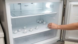 congelar bolas de papel de aluminio