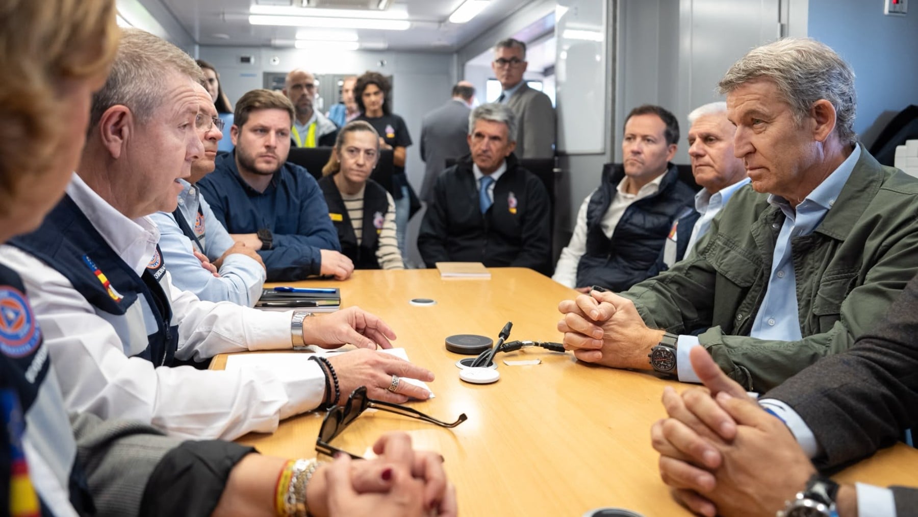 Feijóo ve insuficientes las explicaciones de Sánchez y tacha de frivolidad culpar de la tragedia al operador de Adif