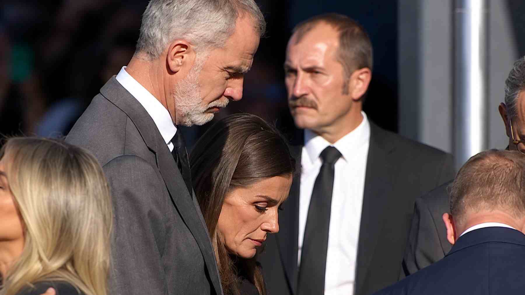 Los Reyes Felipe y Letizia en el Hospital de Toledo. (Foto: RTVE)
