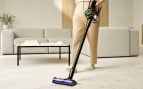 Adiós a los pelos enredados: la aspiradora de Dyson que aguanta 60 minutos sin cable está rebajadísima