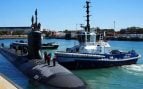 USS Colorado, submarino nuclear de EEUU, llega a la base australiana de HMAS Stirling junto a un remolcador