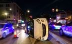 Un conductor choca contra la mediana y vuelca su coche en la calle Aragón de Palma: dio positivo en alcohol