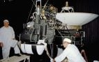 Voyager 1: una de las sondas Voyager en la cámara de vacío térmico del JPL el 27 de abril de 1977