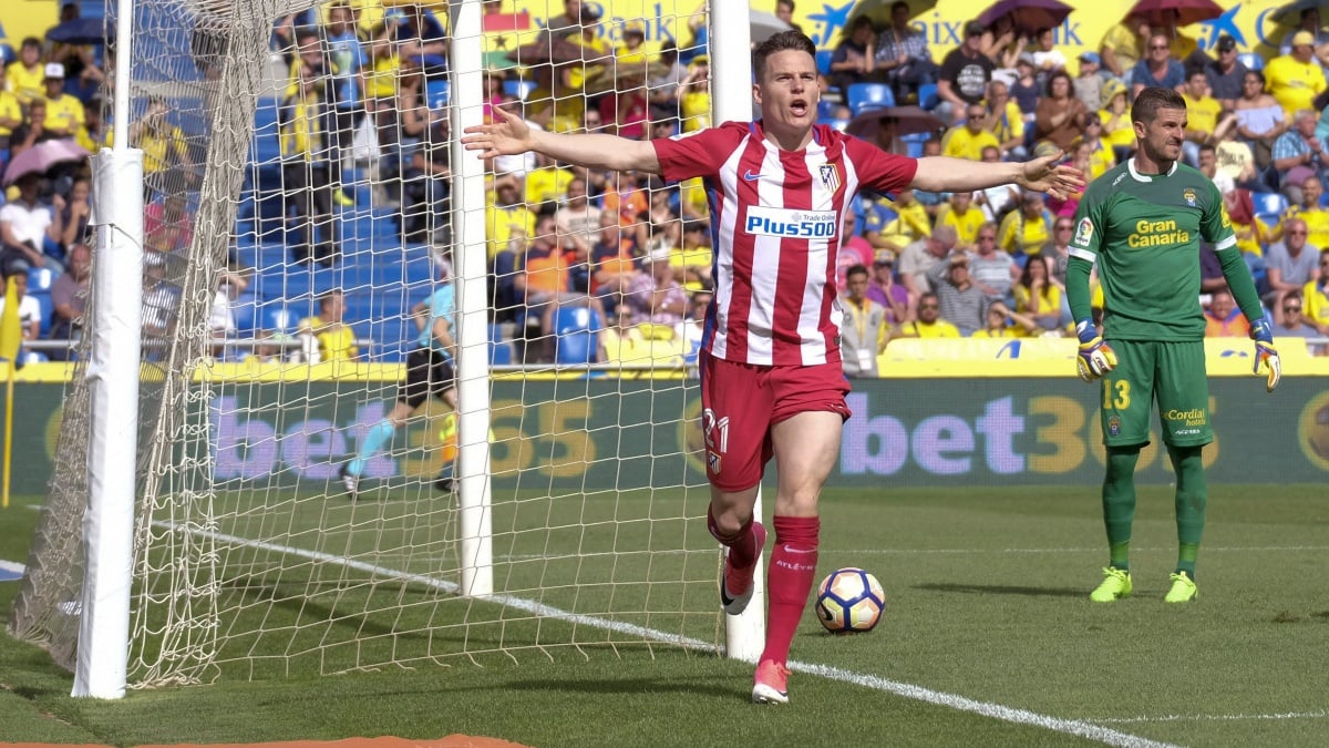 Kevin Gameiro celebra uno de sus dos goles ante Las Palmas