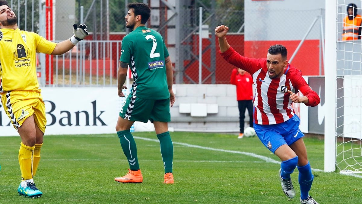 Rafa celebra el tanto del empate del Atlético B