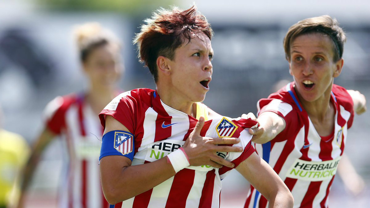 Amanda y Sonia celebran el cuarto gol del Atlético ante el Rayo. (atleticomadrid.com)