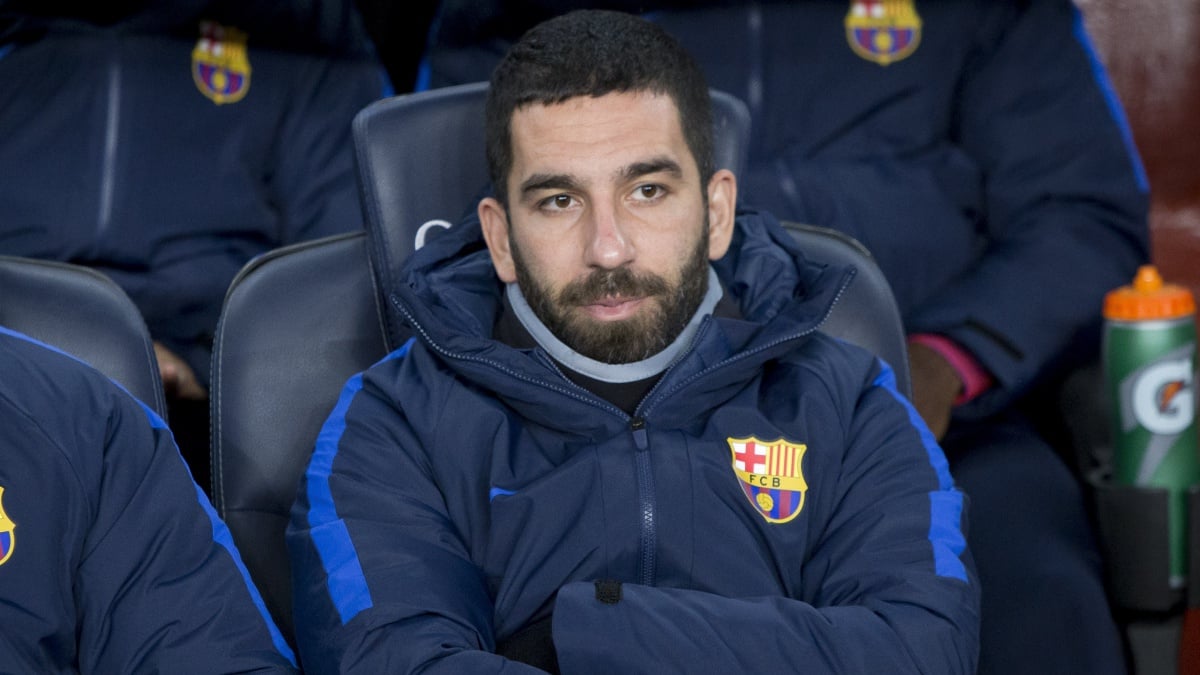 Arda Turan, en el banquillo del Camp Nou