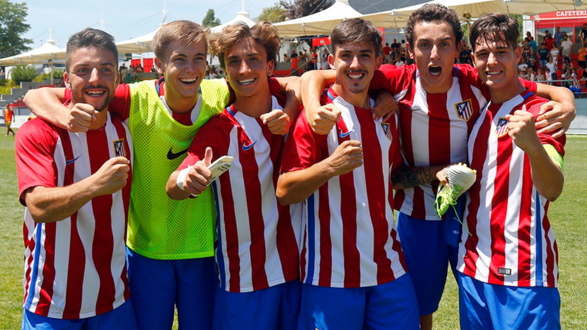 Los jugadores del Atlético juvenil celebran la remontada ante el Sevilla