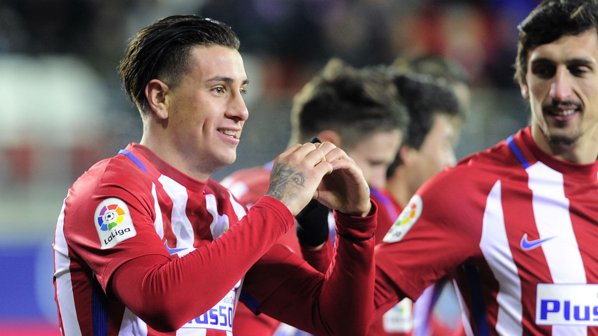 Giménez celebra un gol con el Atlético. (AFP)