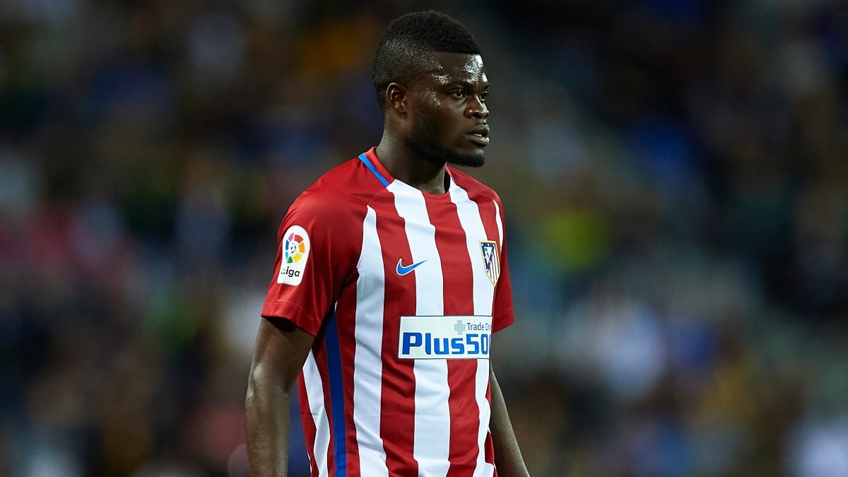 Thomas Partey, en un choque con la elástica del Atlético de Madrid