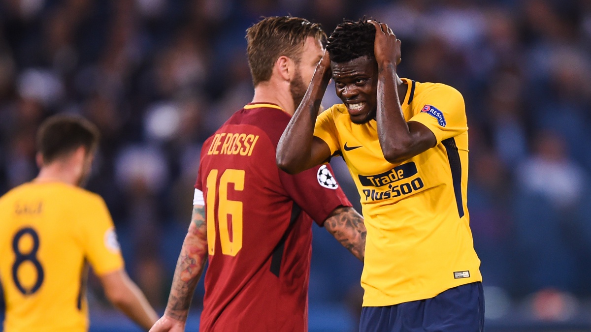 Thomas Partey se lamenta tras errar una ocasión durante el Roma – Atlético