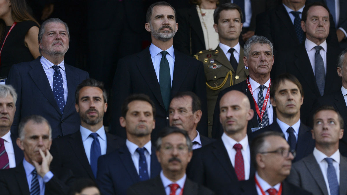 Felipe VI durante una final de la Copa del Rey en el Vicente Calderón. (AFP)