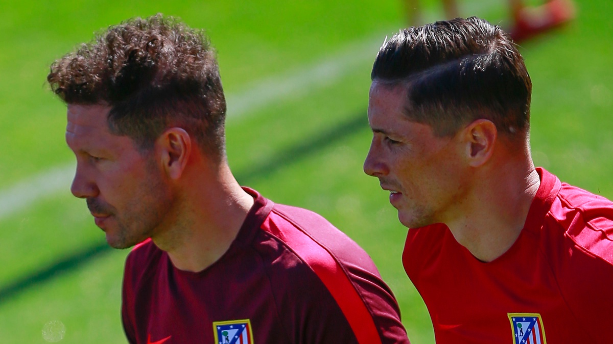 El Cholo Simeone y Fernando Torres, durante un entrenamiento con el Atlético de Madrid