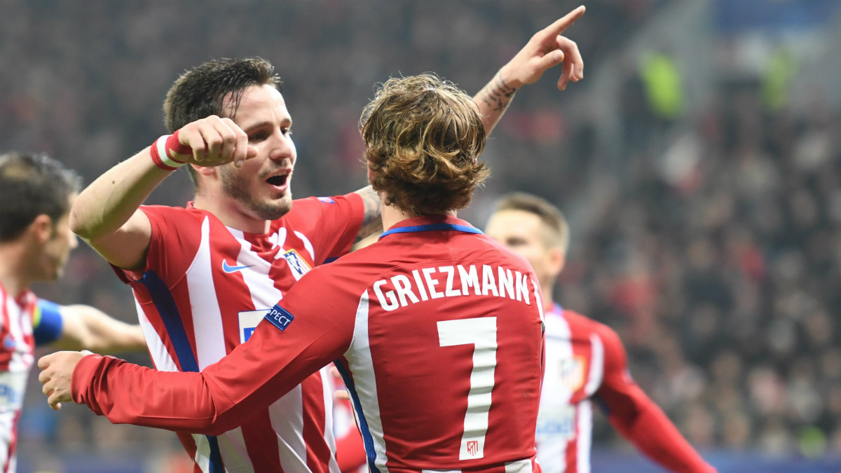 Saúl y Griezmann celebran un gol. (AFP)