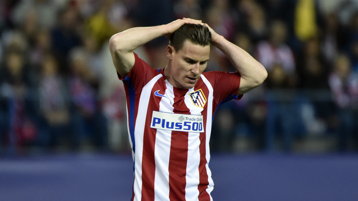 Gameiro durante un partido con el Atlético. (AFP)