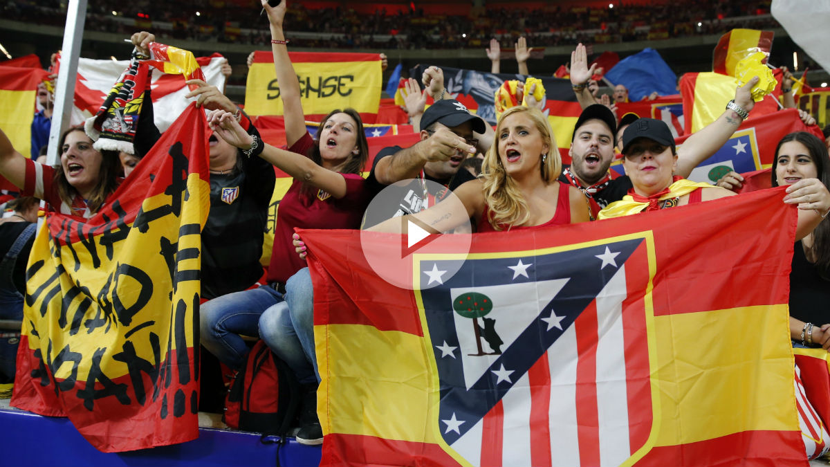 Miles de banderas españolas y cánticos de «¡que viva España!» recibieron al Barça en el Metropolitano
