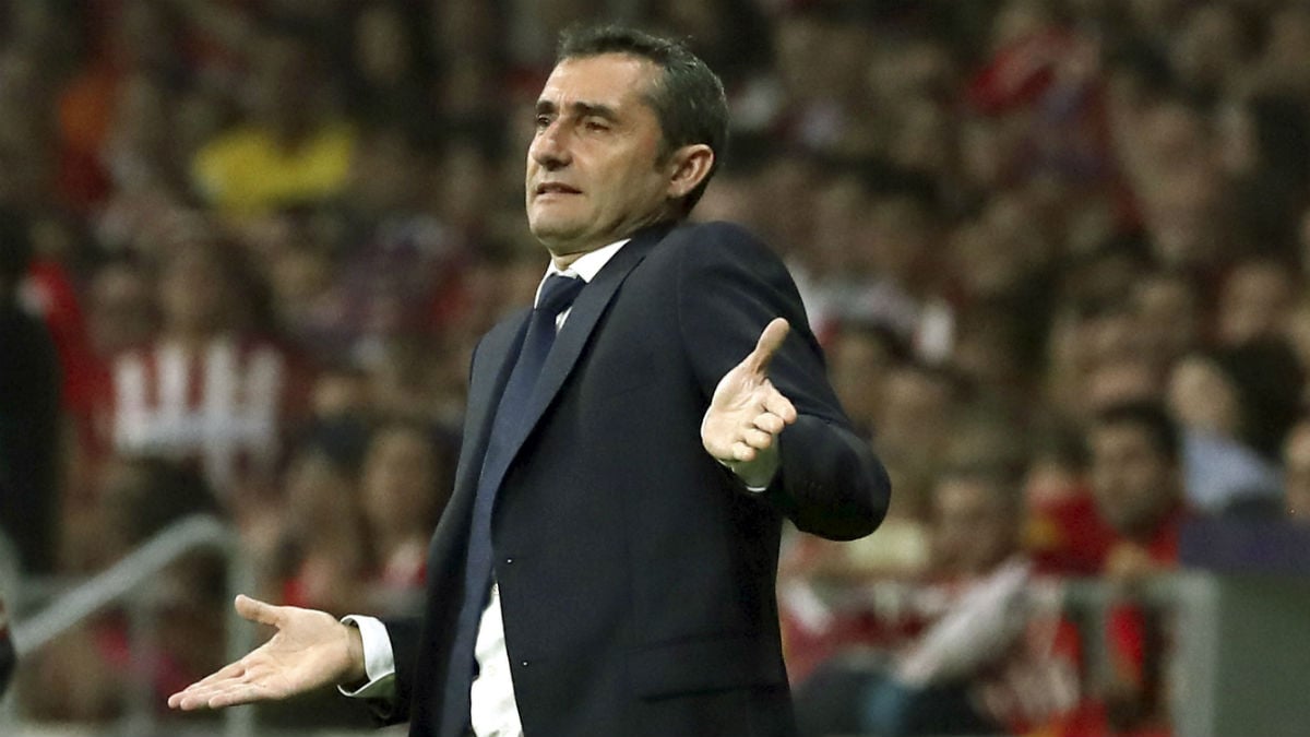 Ernesto Valverde durante el partido contra el Atlético. (EFE)