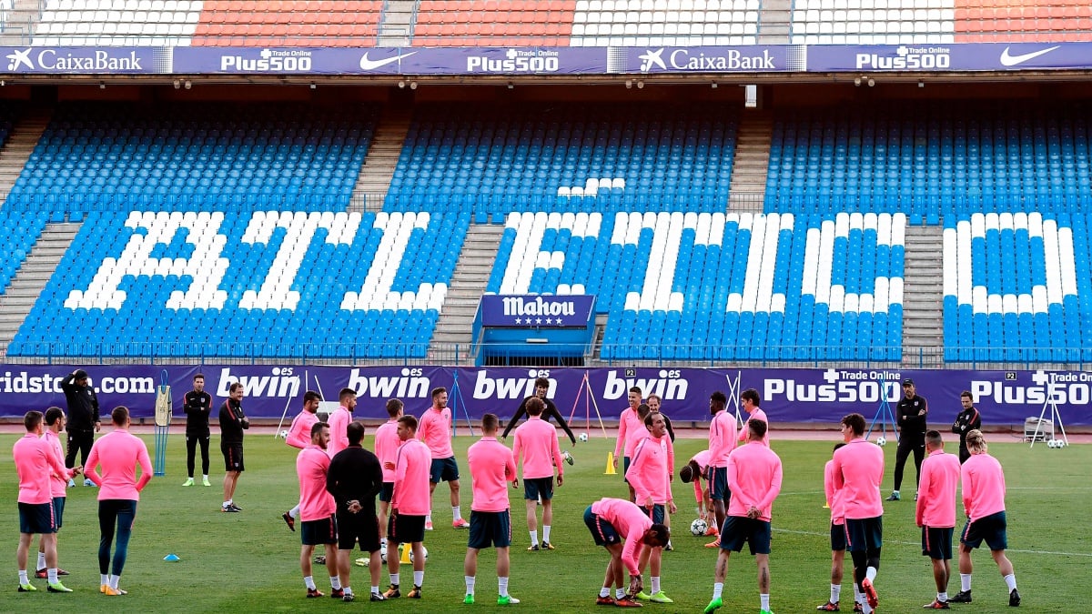 Los futbolistas del Atlético de Madrid se entrenaron en el Vicente Calderón
