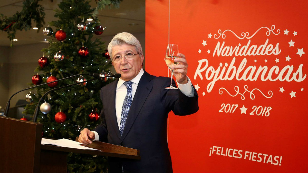 Enrique Cerezo durante el tradicional almuerzo con la prensa. (EFE)