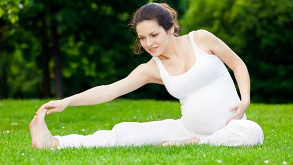 Pregnant woman practicing in the park